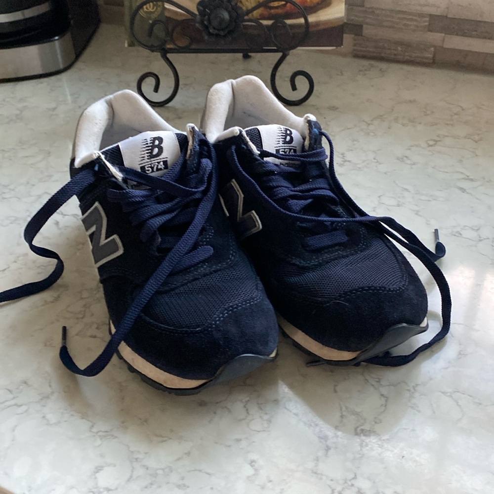 Great New Balance sneakers. Lightly worn. Dark blue. Size 7